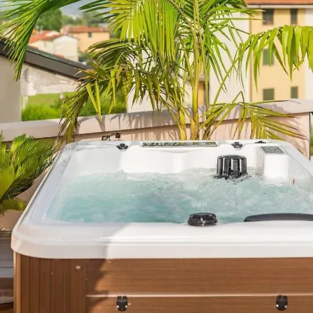 Appartamento Rooftop Sealavie, Private Jacuzzi,