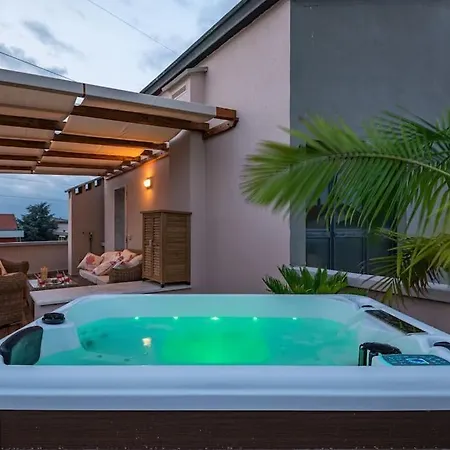 Rooftop Sealavie, Private Jacuzzi,