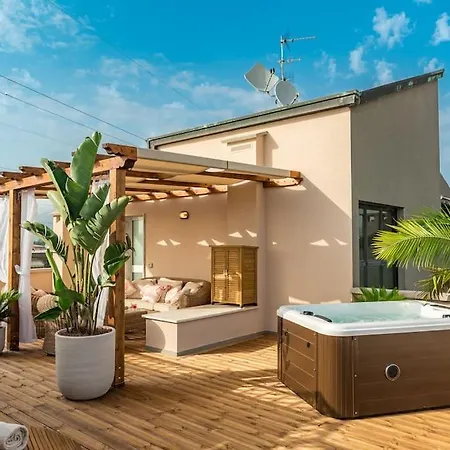 Rooftop Sealavie, Private Jacuzzi,