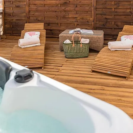 Rooftop Sealavie, Private Jacuzzi,